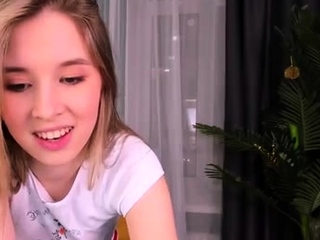 Brunette Solo Webcam Masturbation