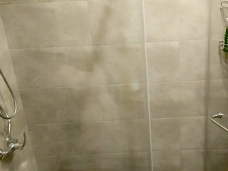 Filming my girlfriend washing her pussy and full physique