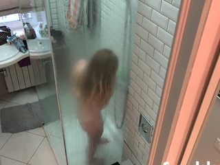 Filming my teen girlfriend bare within the bathe