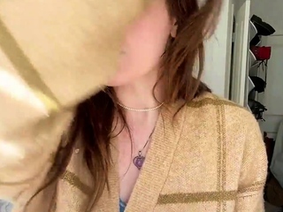 Sizzling brunette from squirt masturbating on webcam