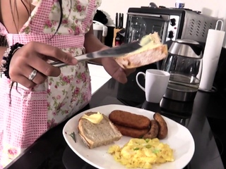 Horny Filipina maid cooks breakfast then will get fucked