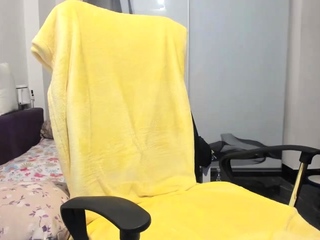 Massive boobs milf masturbates along with her dildo