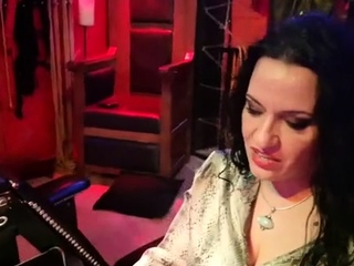 Mistress Luna – Face sitting and boot trampled