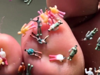 Yourlittlewhore – Giantess Smashing Little Individuals Premium