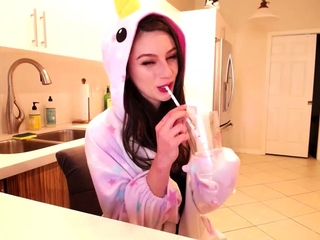 Brunette Solo Webcam Masturbation