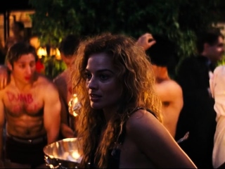 Margot Robbie, Phoebe Tonkin in nude and intercourse scenes