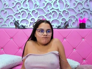 Webcam Teen masturbates and pretends you got here in her mouth