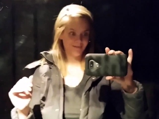 CandieCane – Naughty Mall Public Cum