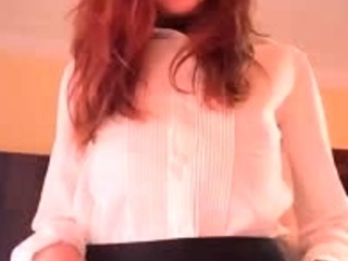 Scorching redhead giving shut up of her massive cunt gap
