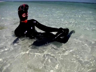 Intercourse on the Seaside Russian Beginner Couple sizzling Outdoor Intercourse